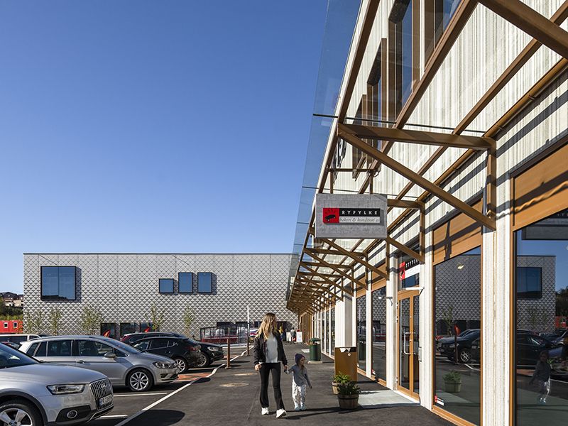 Tau Shopping Center R13